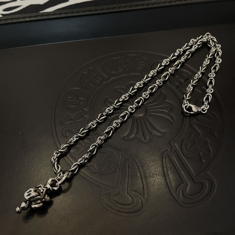 Ch*0me He**ts necklaces